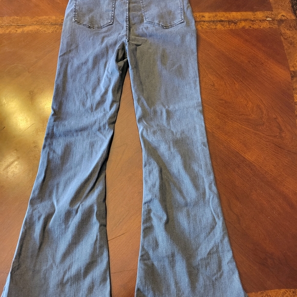 Split hem stretch jeans - Picture 2 of 5